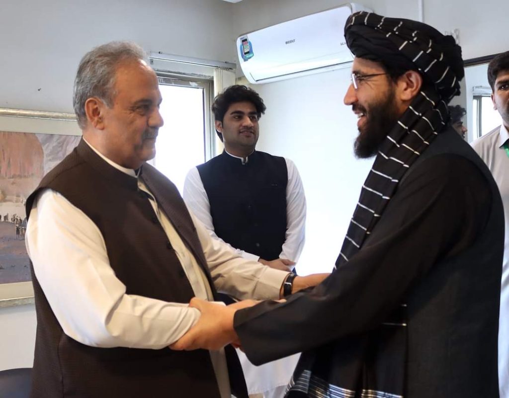 سردار احمد شکیب کاردار سفارت افغانستان در اسلام‌آباد امروز (جمعه) با آصف درانی نماینده جدید پاکستان در امور افغانستان در وزارت خارجه این کشور دیدار و گفت‌وگو کرده است