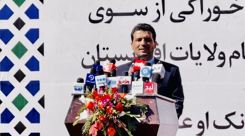 بنیاد خیریه عزیزی، عزیزی بانک و د افغانستان اسلامی بانک به مناسبت ماه مبارک رمضان، روند توزیع بسته‌های مواد خوراکی را برای دو هزار خانواده مستحق در کابل آغاز کردند.